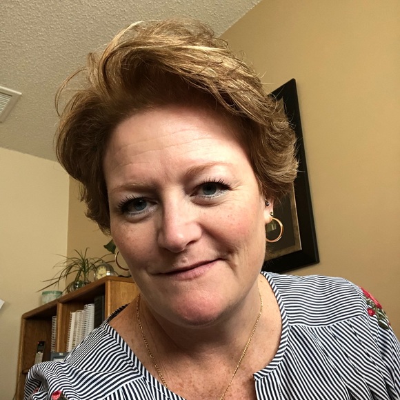 Meet your Posher, Dawn - Picture 1 of 3